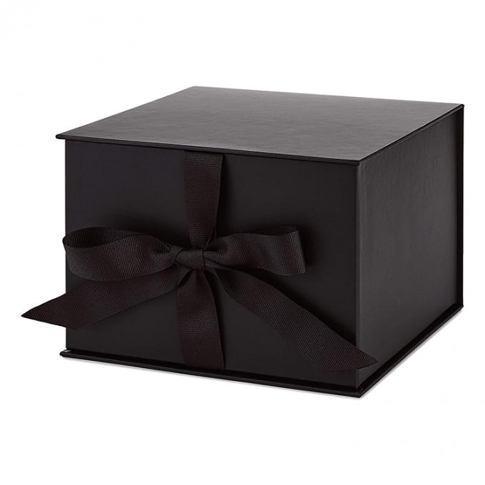 Magnetisch geschlossene Papierbox aus Wellpappe mit Band für individuelle Luxusverpackungen 9