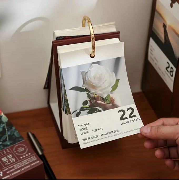 Auf maßgeschneiderte Weise gedruckte Adventskalender Schreibtischkalender mit abgerissenen Landschaftsmalereien 0